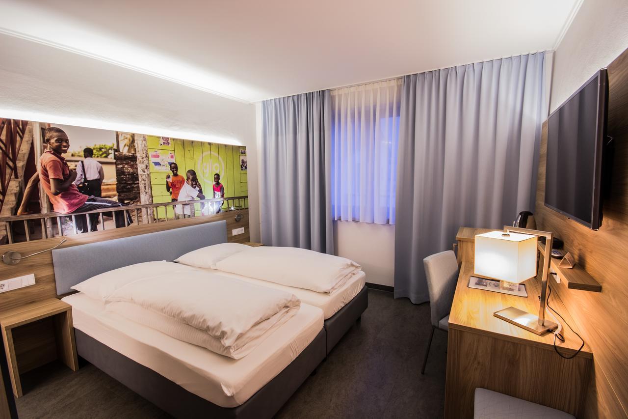 Hotel7Continents Neutraubling Extérieur photo