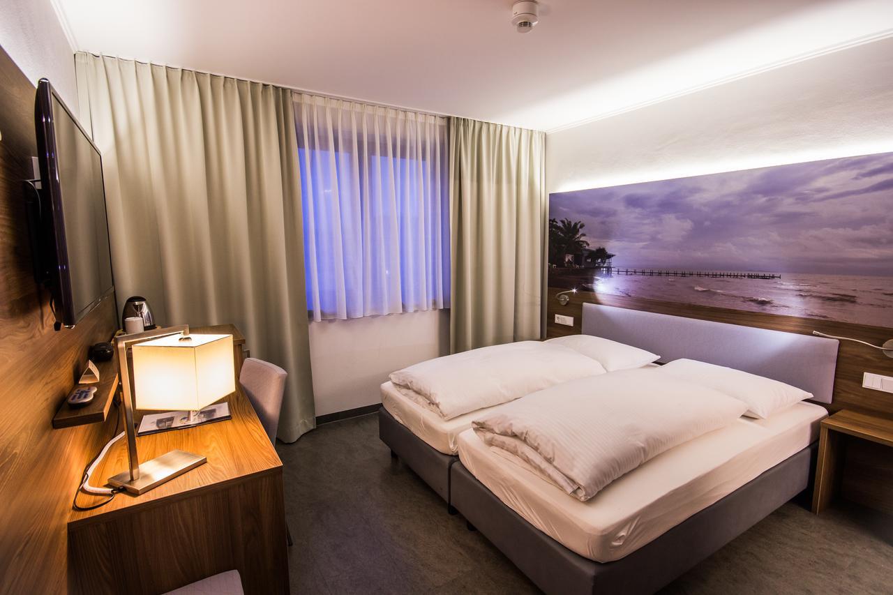 Hotel7Continents Neutraubling Extérieur photo